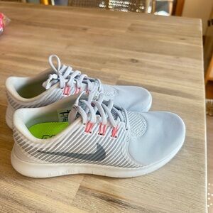 Nike Light Gray Sneakers with Pink Accents